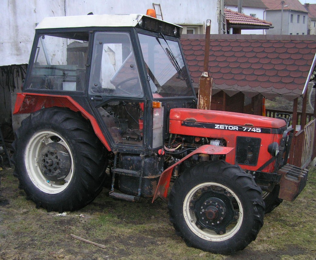 Traktor ZETOR s valníkem